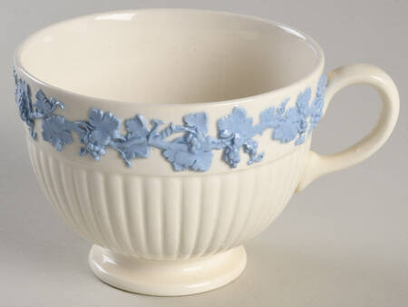 2804 (Edme, Blue Grapes) Footed Cup