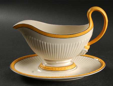 A7049 Gravy Boat with Attached Underplate