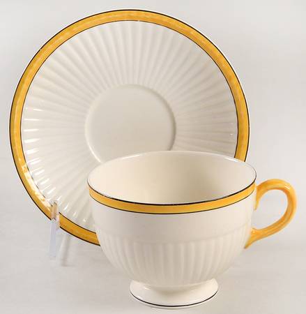 A7049 Traditional Footed Cup & Saucer Set