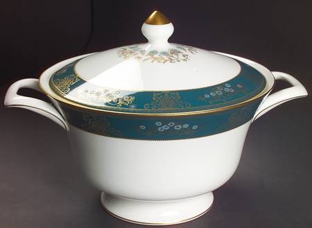 Agincourt Blue Round Covered Vegetable
