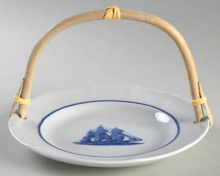 American Clipper Blue 5 3/8"-5 5/8" Bamboo Handled Serving Plate  HC