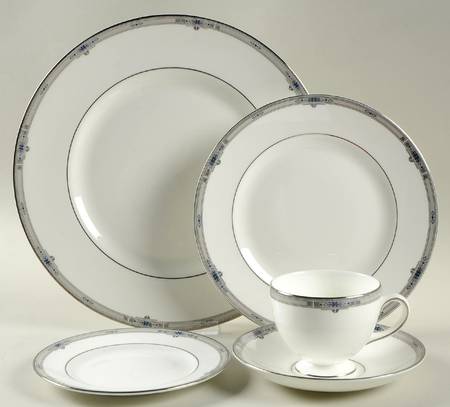 Amherst (Platinum Trim) 40 Piece Estate Set