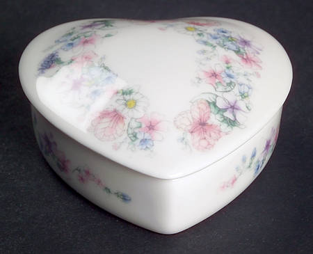 Angela Small Heart Shape Box & Lid