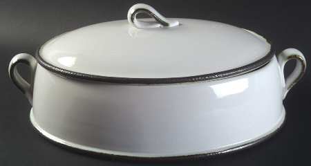 Arctic 2 Quart Oval Covered Casserole