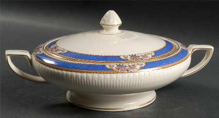Astor (Flowers On Border, Older) Round Covered Vegetable