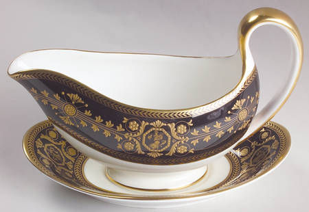 Astbury Black Gravy Boat & Underplate