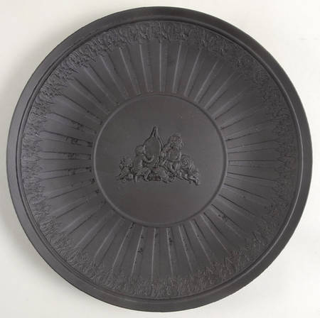 Basalt Black 10" Round Fluted Tray