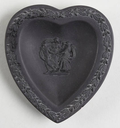 Basalt Black Small Heart Shape Ashtray