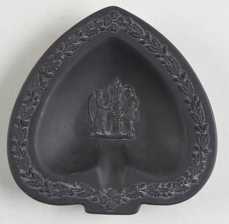 Basalt Black Small Spade Shape Ashtray