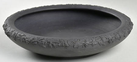 Basalt Black 9" Gardenia Bowl