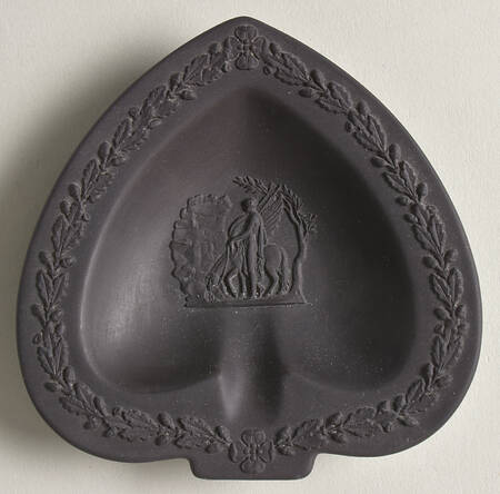 Basalt Black Small Spade Shape Ashtray