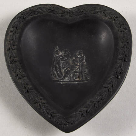 Basalt Black Small Heart Shape Ashtray
