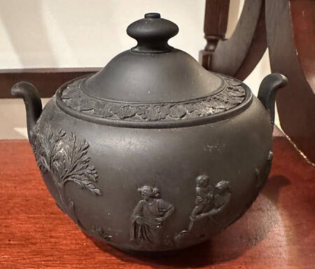 Basalt Black 146 Shape Sugar Bowl & Lid