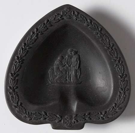 Basalt Black Small Spade Shape Ashtray