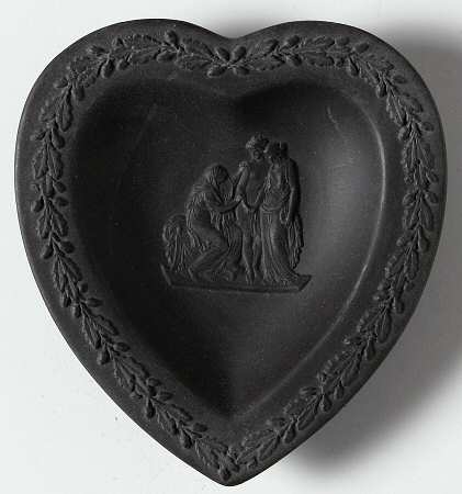 Basalt Black Small Heart Shape Ashtray