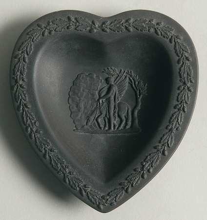 Basalt Black Small Heart Shape Ashtray