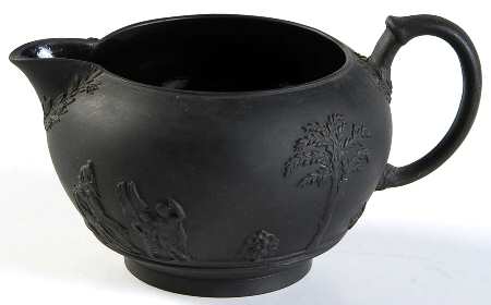 Basalt Black 146 Shape Creamer