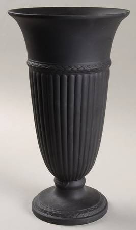 Basalt Black 10" Vase