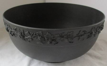 Basalt Black 8" Salad Serving Bowl