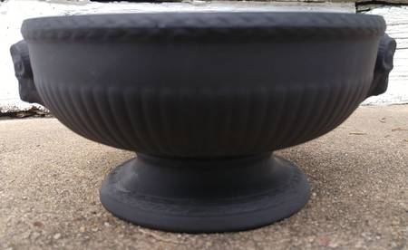 Basalt Black Small Round Vegetable No Lid