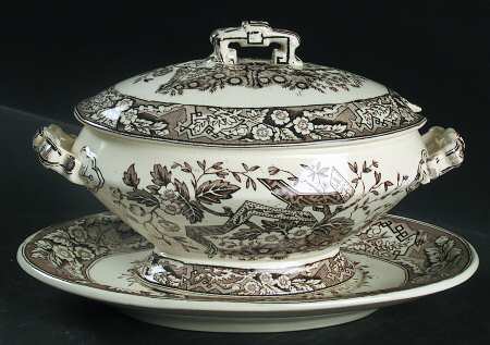 Beatrice Brown Sauce Boat & Lid with Underplate
