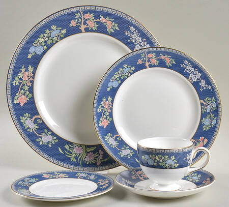 Blue Siam 40 Piece Estate Set