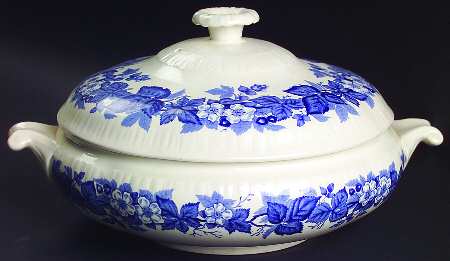 Bramble Blue (Shell Edge) Round Covered Vegetable