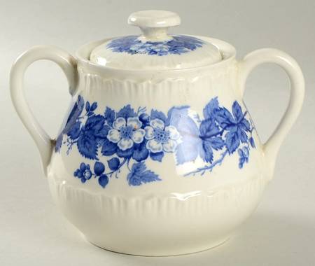 Bramble Blue (Shell Edge) Sugar Bowl & Lid