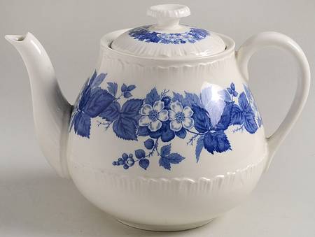 Bramble Blue (Shell Edge) Teapot & Lid
