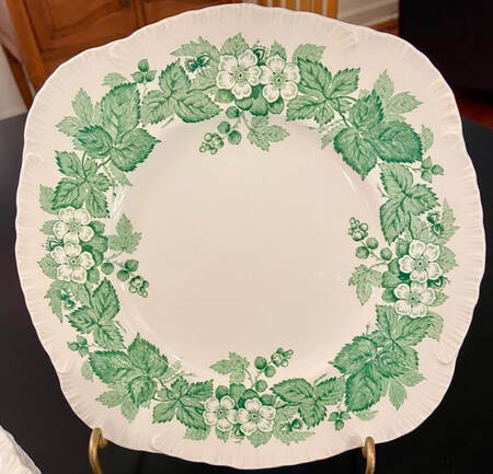 Bramble Green (Shell Edge) Square Luncheon Plate