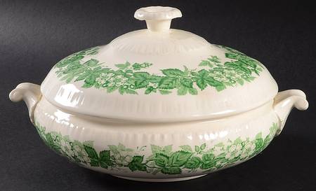 Bramble Green (Shell Edge) Round Covered Vegetable