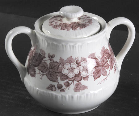 Bramble Pink (Shell Edge) Sugar Bowl & Lid