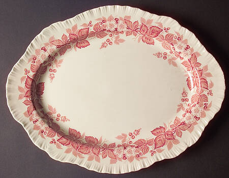 Bramble Pink (Shell Edge) 16" Oval Serving Platter