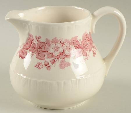 Bramble Pink (Shell Edge) 24 Oz Pitcher