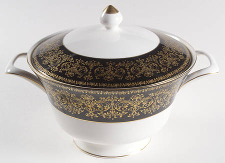 Caernarvon Black Round Covered Vegetable