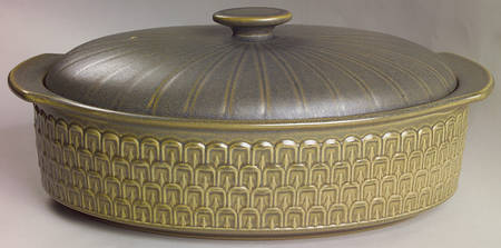 Cambrian Green 2.5 Quart Oval Covered Casserole