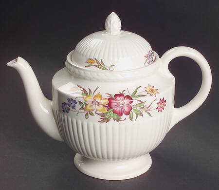Cavalier Meadow Teapot & Lid