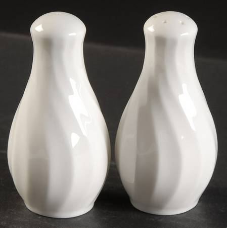 Candlelight Salt & Pepper Set