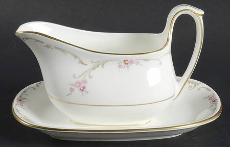 Carisbrooke Gravy Boat & Underplate/Relish
