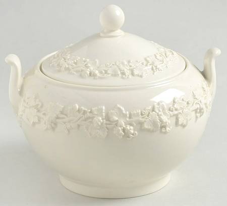 Cream Color on Cream Color (Plain Edge) 146 Shape Sugar Bowl & Lid