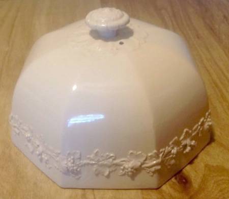 Cream Color on Cream Color (Plain Edge) Lid for Muffin Dish