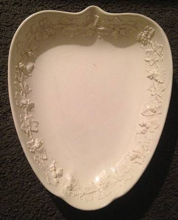 Cream Color on Cream Color (Plain Edge) Leaf Tray