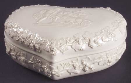 Cream Color on Cream Color (Plain Edge) Large Heart Shape Box with Lid