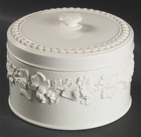 Cream Color on Cream Color (Plain Edge) Bon Bon & Lid