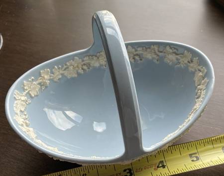 Cream Color on Lavender (Plain) 6" Handled Basket