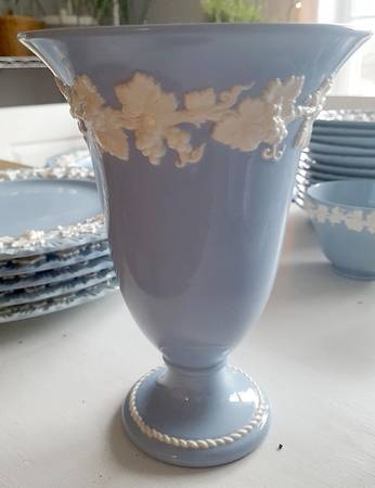 Cream Color on Lavender (Plain) 7" Vase