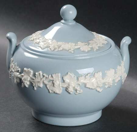 Cream Color on Lavender (Plain) 146 Shape Sugar Bowl & Lid