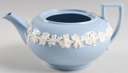Cream Color on Lavender (Shell Edge) Teapot No Lid