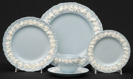 Cream Color on Lavender (Shell Edge) 5 Piece Place Setting