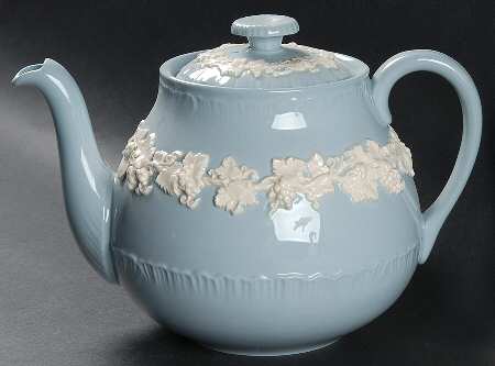 Cream Color on Lavender (Shell Edge) Teapot & Lid